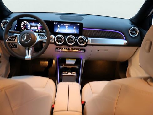 New 2025 Mercedes-Benz GLB 250 4MATIC image 15