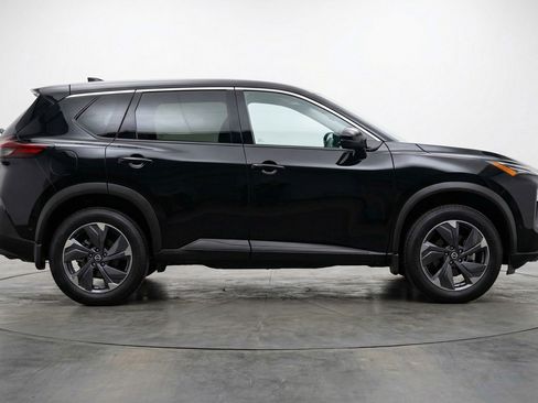 Used 2025 Nissan Rogue SV AWD/4WD image 11