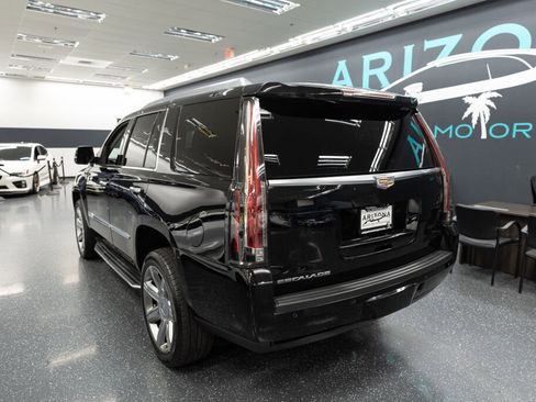 Used 2017 Cadillac Escalade Luxury image 9