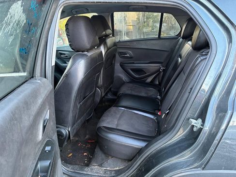 Used 2019 Chevrolet Trax LT w/ LT Convenience Package FWD image 16