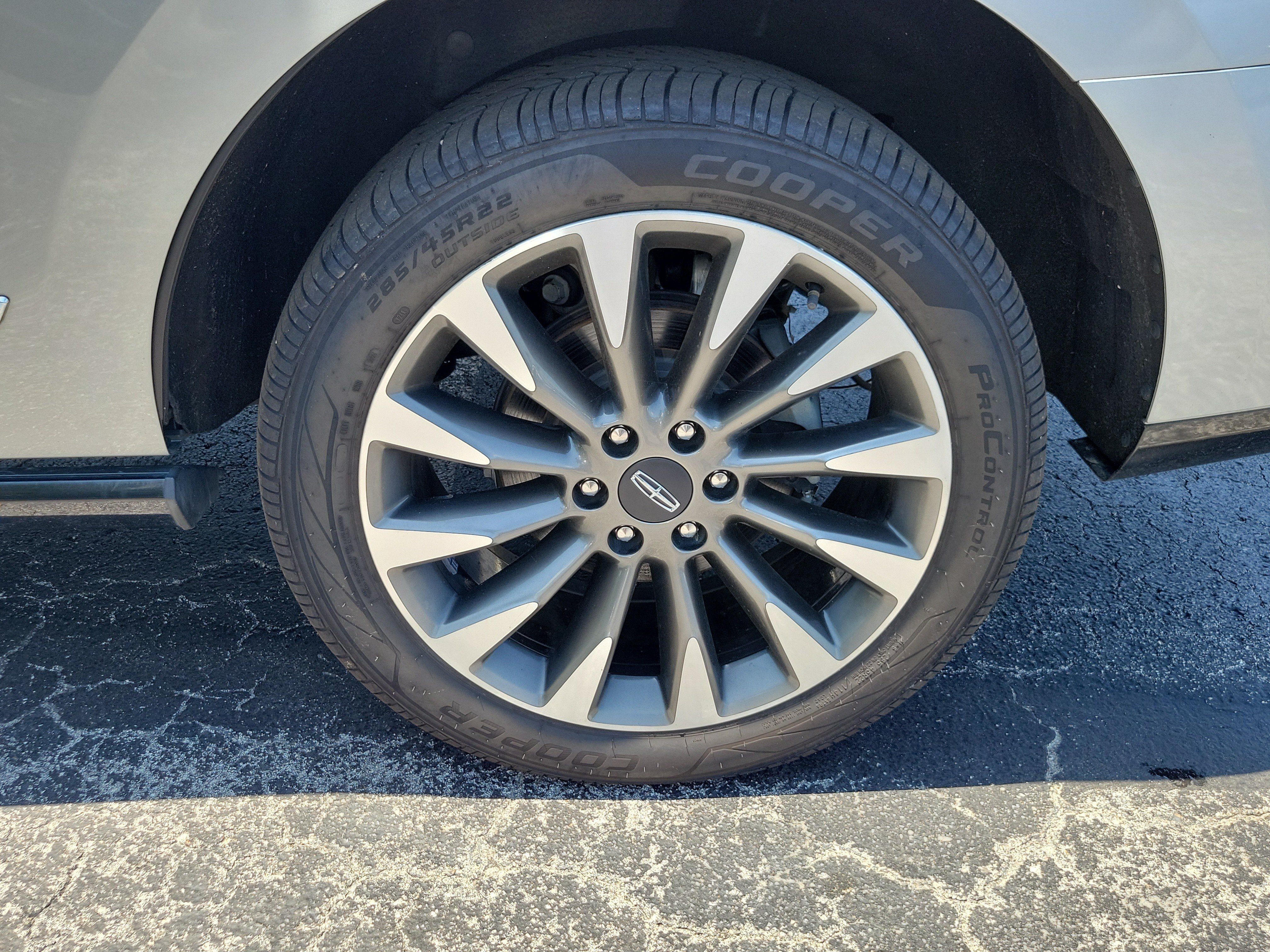 Used 2021 Lincoln Navigator Reserve w/ Luxury Package AWD/4WD image 7