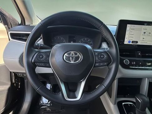 Used 2024 Toyota Corolla Cross LE FWD image 12