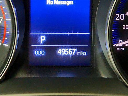 Used 2019 Toyota C-HR LE FWD image 15