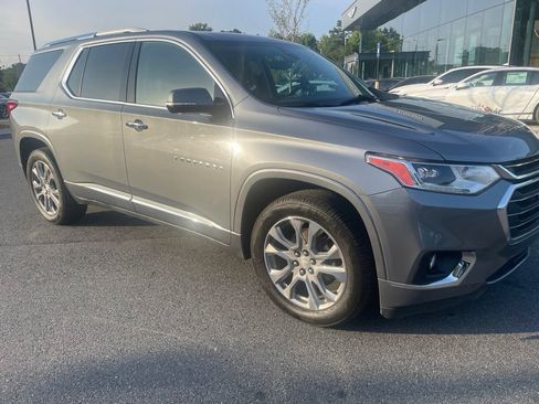 Used 2018 Chevrolet Traverse Premier w/ Driver Confidence II Package FWD image 1