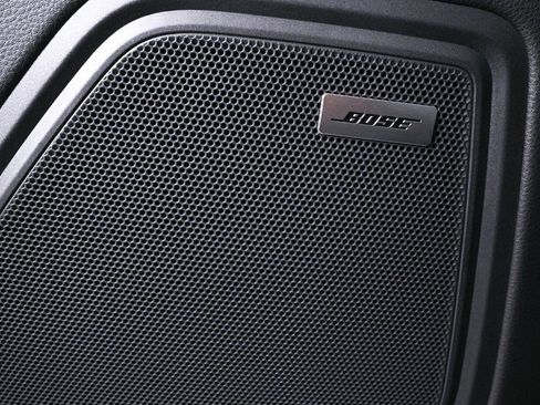 Certified 2026 Porsche Macan image 7