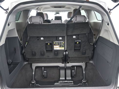 Used 2021 Toyota Sienna LE image 29