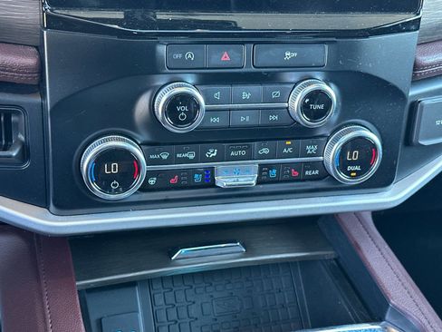 Used 2024 Ford Expedition Limited image 21