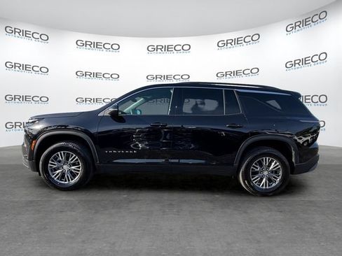 Used 2025 Chevrolet Traverse LT FWD image 4