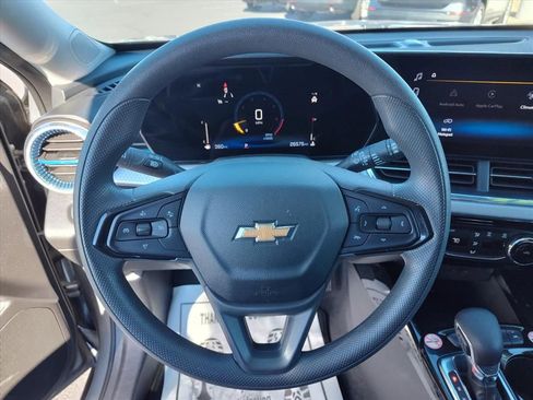 Certified 2025 Chevrolet Trax LT image 14