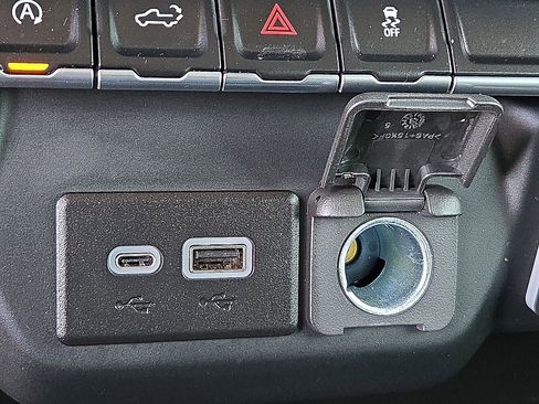 Used 2024 Chevrolet Silverado 1500 Custom image 17