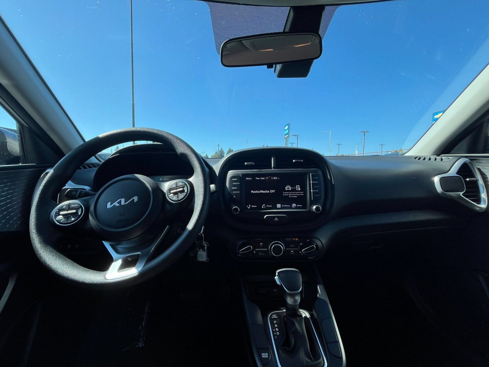 Used 2025 Kia Soul LX w/ LX Technology Package FWD image 32