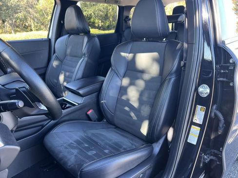 Used 2024 Mitsubishi Outlander SE Black Edition image 11