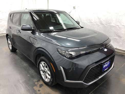 Certified 2023 Kia Soul LX w/ LX Technology Package image 2
