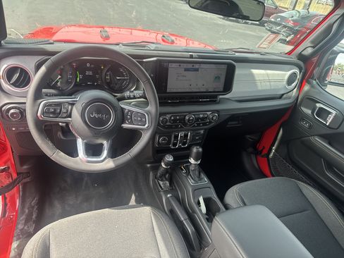 Used 2025 Jeep Wrangler Unlimited Sahara w/ Safety Group image 14