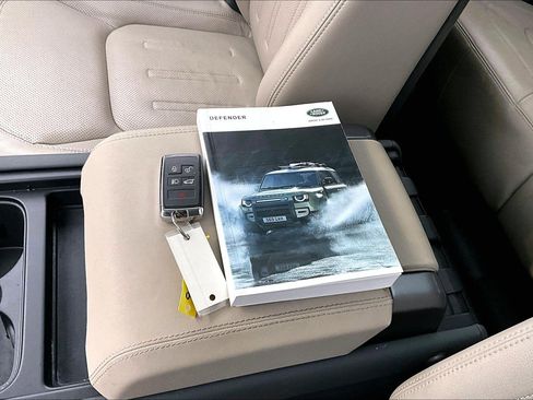 Used 2022 Land Rover Defender 110 SE image 11