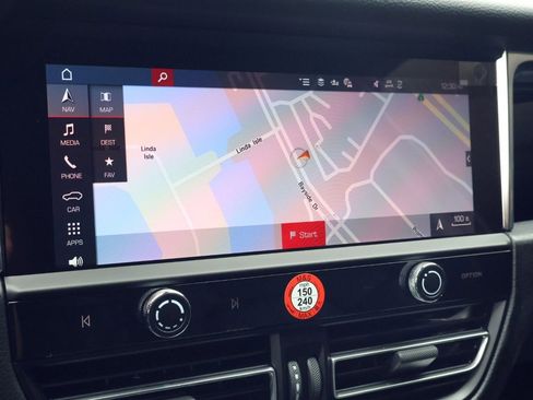 New 2026 Porsche Macan image 18