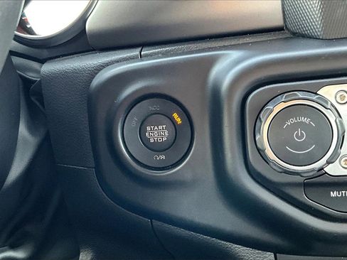 Certified 2022 Jeep Gladiator Willys image 25