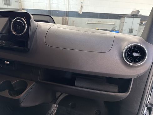 Used 2025 Mercedes-Benz Sprinter 3500 image 13