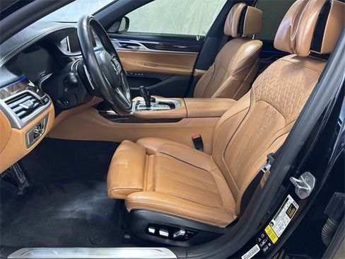 Used 2021 BMW 740i xDrive w/ M Sport Package image 10