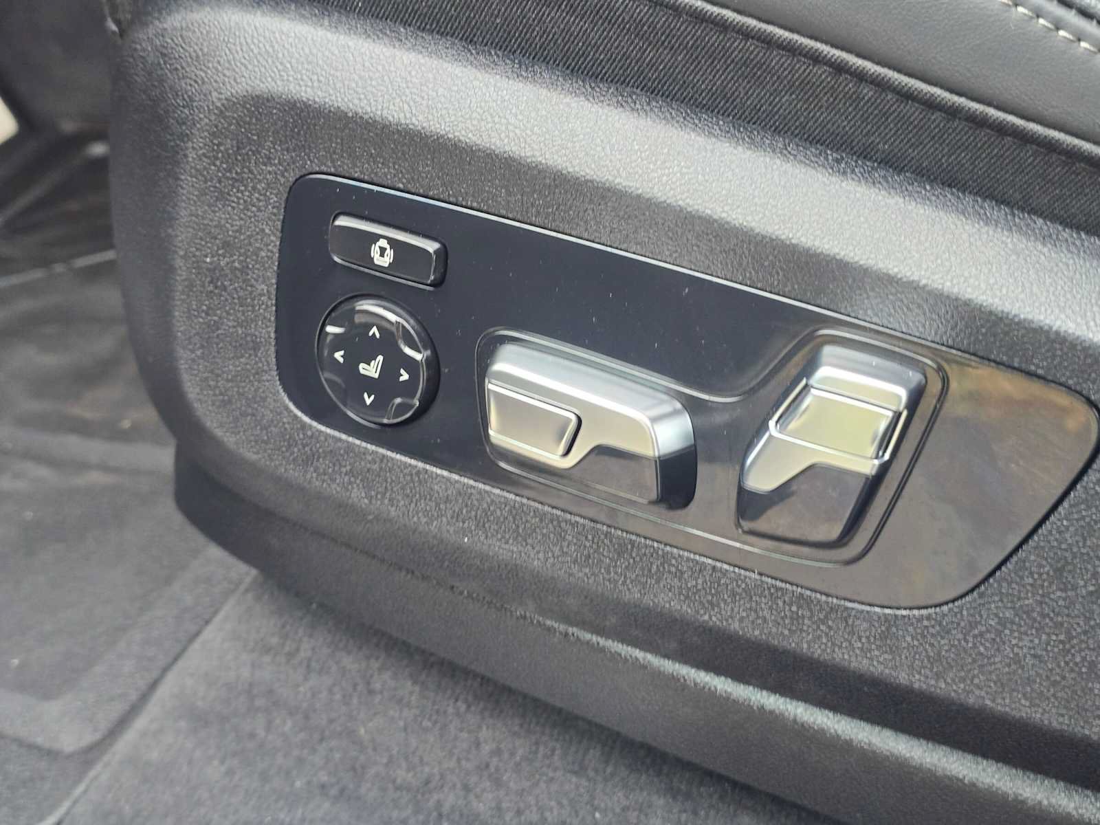 Used 2025 BMW X5 M60i AWD/4WD image 23