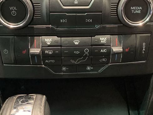 Used 2016 Ford Explorer XLT w/ Equipment Group 202A image 22