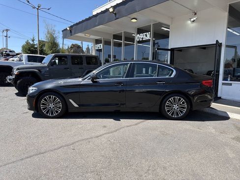 Used 2018 BMW 530i xDrive w/ Premium Package AWD/4WD image 3