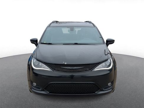 Certified 2019 Chrysler Pacifica Limited w/ S Appearance Package image 3