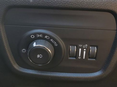 Certified 2022 Jeep Grand Cherokee Overland w/ Luxury Tech Group IV image 38