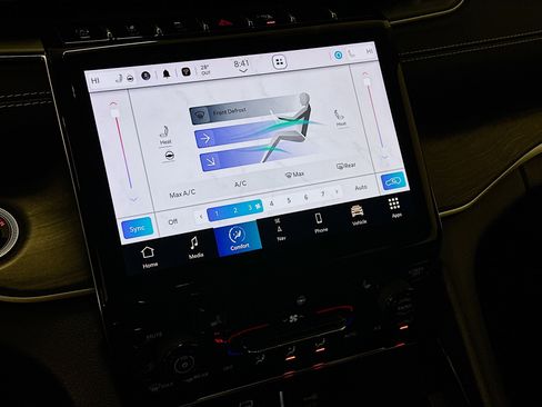 Used 2023 Jeep Grand Cherokee Limited image 24