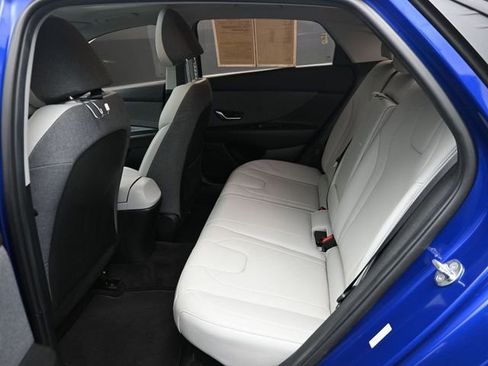 Used 2023 Hyundai Elantra Limited FWD image 14