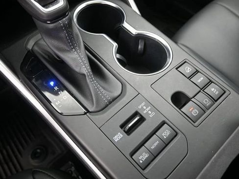 Used 2023 Toyota Highlander XLE image 15
