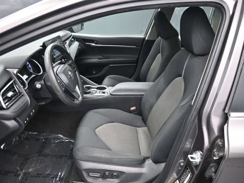 Used 2021 Toyota Camry LE AWD/4WD image 18