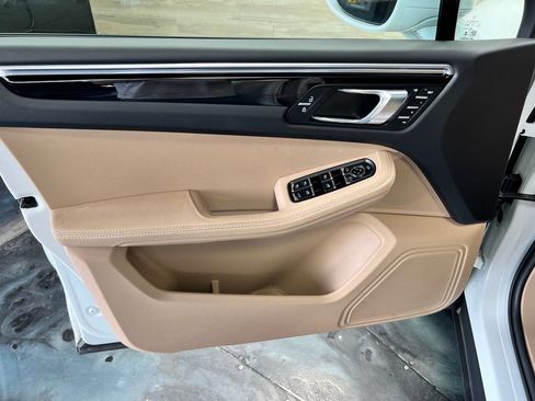Used 2023 Porsche Macan AWD/4WD image 23