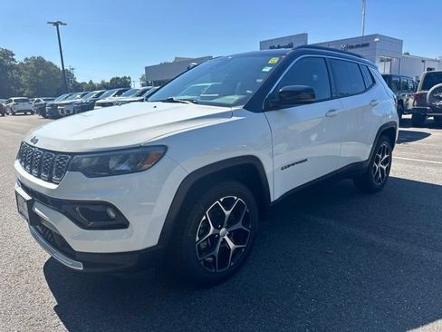 Used 2024 Jeep Compass Limited AWD/4WD image 2