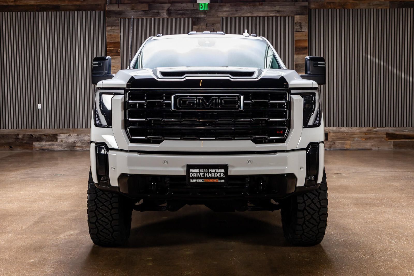 Used 2025 GMC Sierra 2500 AT4 w/ AT4 Premium Plus Package AWD/4WD image 4