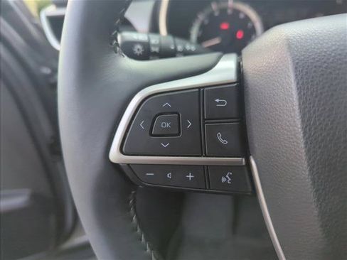 Used 2025 Toyota Highlander XLE FWD image 14