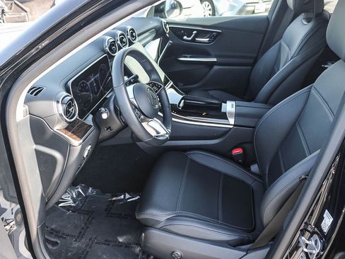Used 2025 Mercedes-Benz GLC 350e 4MATIC image 18