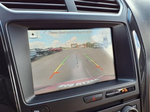 Used 2017 Ford Explorer XLT w/ Equipment Group 202A FWD image 18