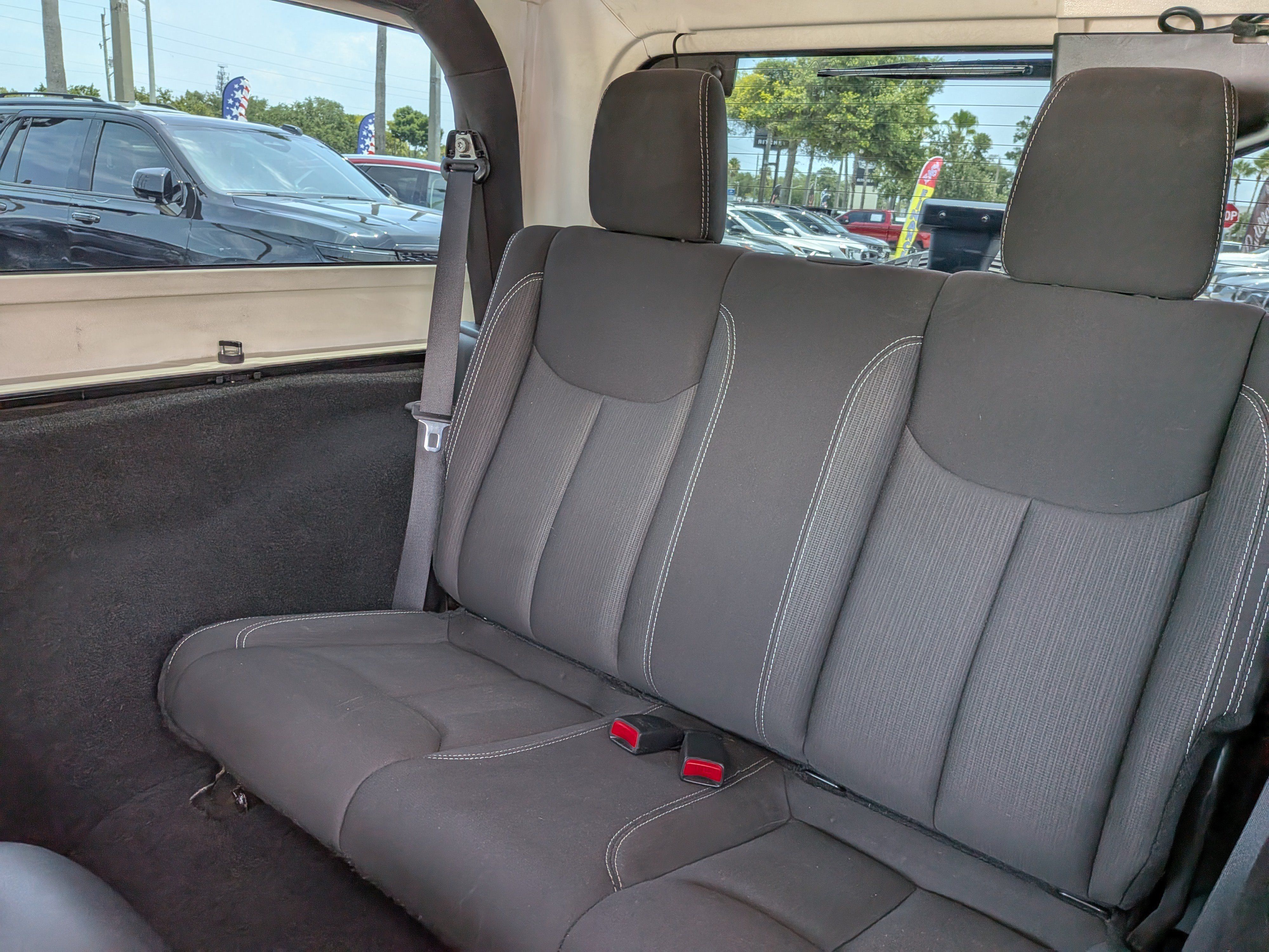 Used 2015 Jeep Wrangler Sahara w/ Connectivity Group AWD/4WD image 17