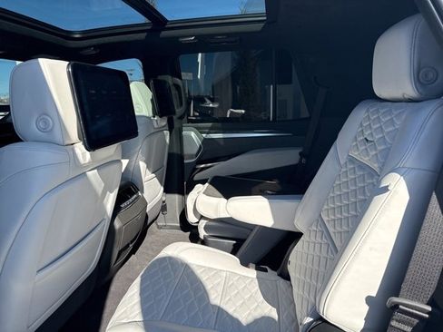 Used 2025 Cadillac Escalade V image 24
