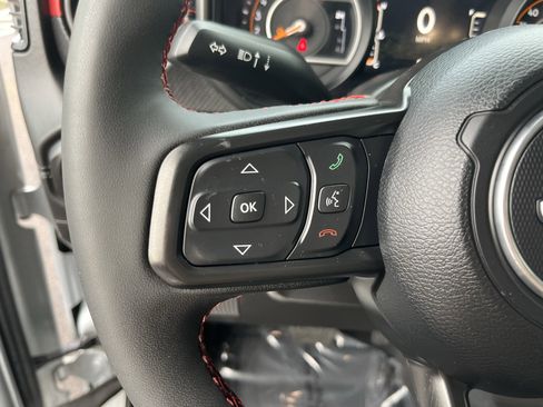 Used 2024 Jeep Gladiator Rubicon w/ Convenience Group image 20