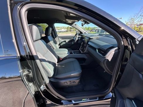 Used 2025 GMC Acadia AT4 w/ Super Cruise Package AWD/4WD image 33