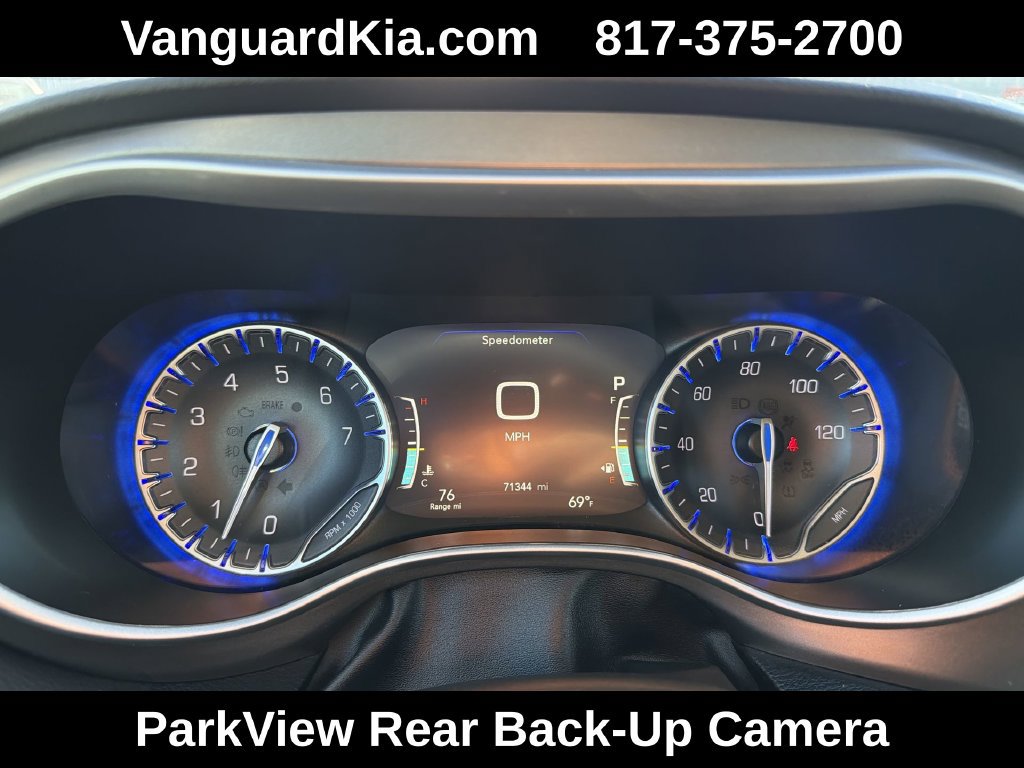 Used 2024 Chrysler Pacifica Touring-L FWD image 11