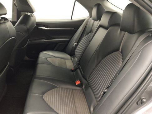 Used 2021 Toyota Camry SE image 18