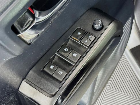 Used 2019 Toyota Tacoma TRD Off-Road w/ Technology Package AWD/4WD image 18
