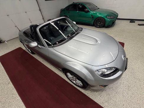 Used 2011 MAZDA MX-5 Miata Sport RWD image 23