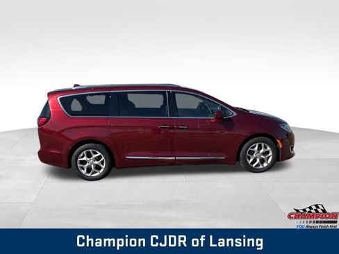 Used 2018 Chrysler Pacifica Touring-L Plus w/ Tire & Wheel Group image 12