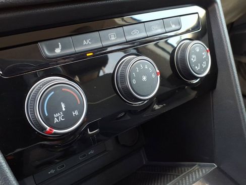 Certified 2023 Volkswagen Taos SE FWD image 28