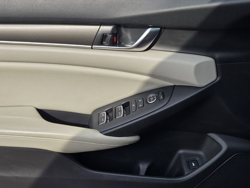 Used 2018 Honda Accord LX image 22