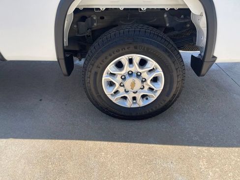 Used 2024 Chevrolet Silverado 3500 LT AWD/4WD image 27